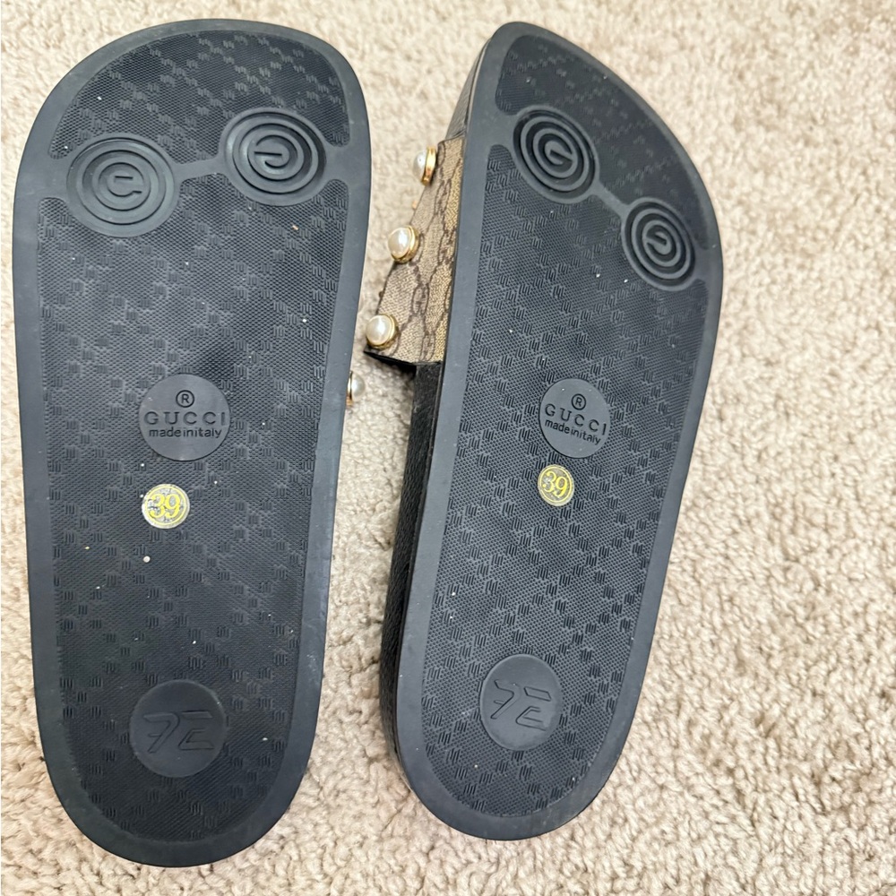 Women's Black and Tan Pearl Slide Sandals - Picture 4 of 6